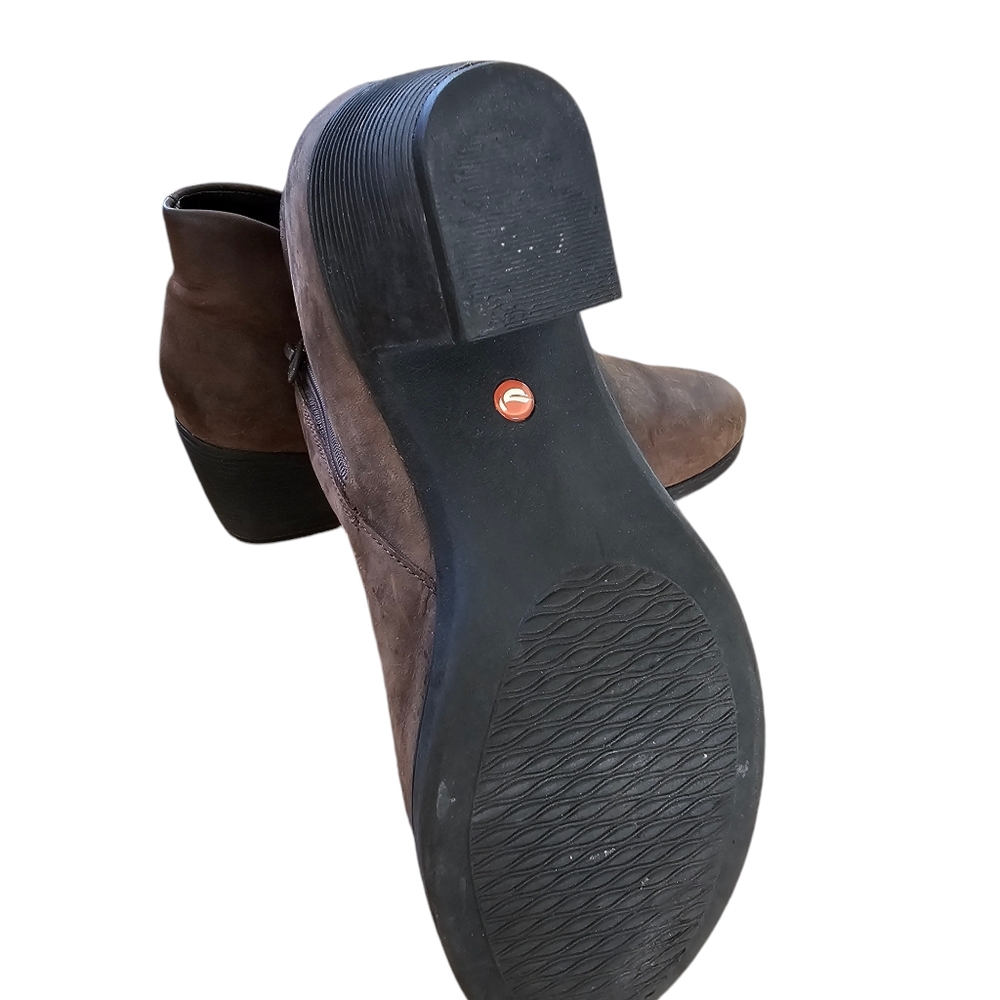 Clarks Unstructred Brown Ankle Boot - image 4